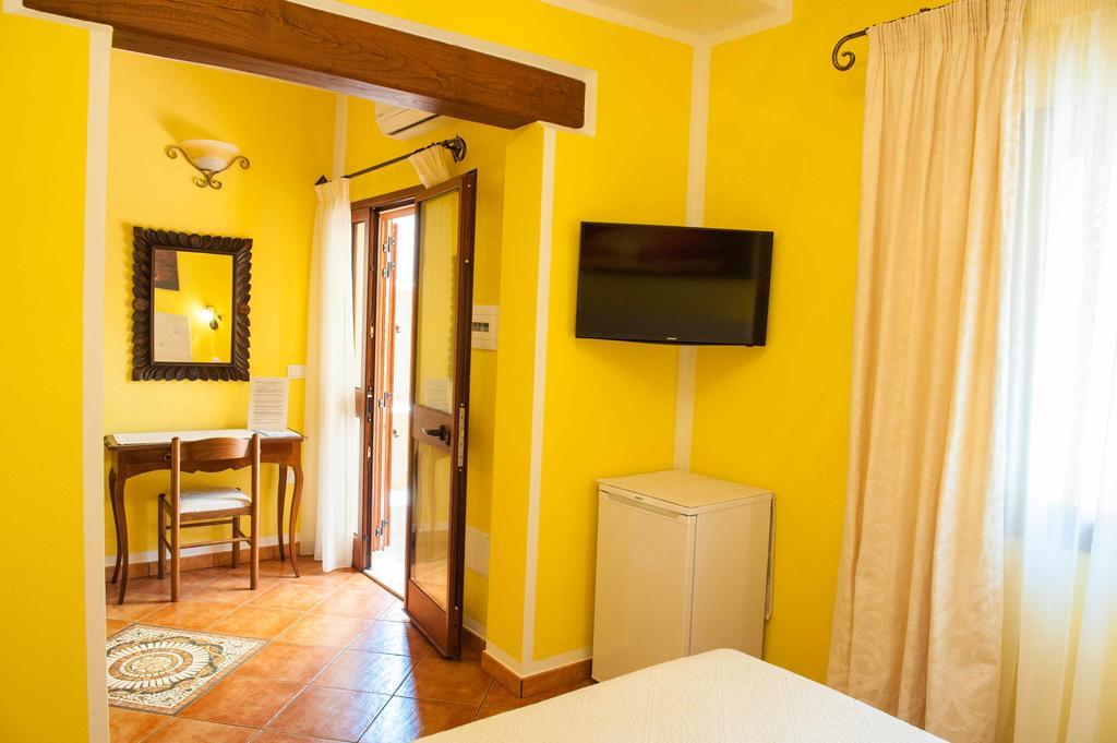 B&B Da Sabrina San Teodoro  Bilik gambar